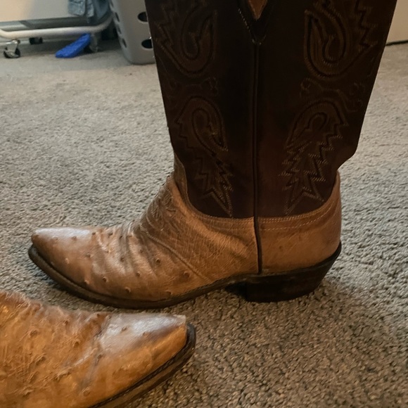 Gently warn Lucchese’s.  Soft Ostritch.  Size 9 - Picture 3 of 8